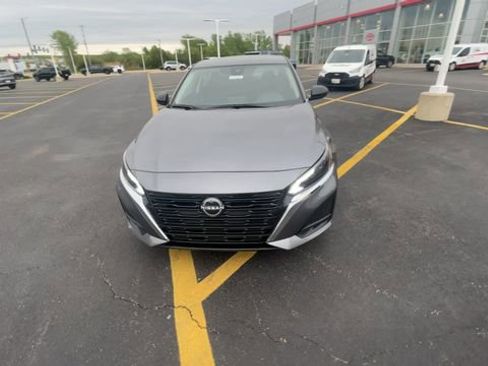 Used 2025 Nissan Altima 2.5 SV FWD image 5