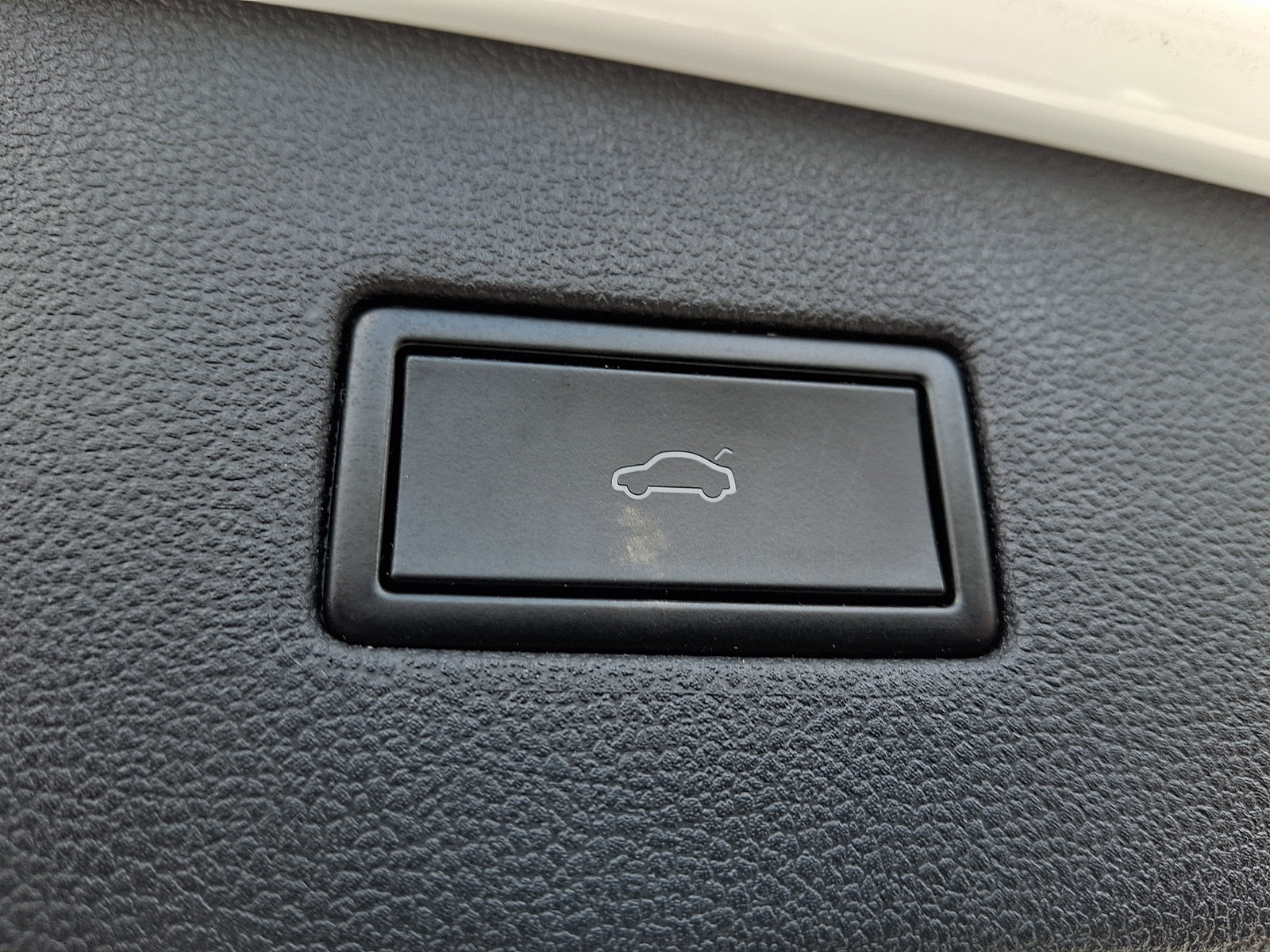 Used 2021 Volkswagen Tiguan SEL AWD/4WD image 28