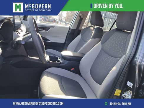 Used 2020 Toyota RAV4 XLE w/ Convenience Package image 15