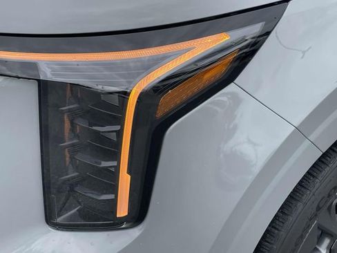 New 2026 Kia Carnival EX image 8