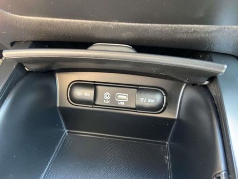 Used 2020 Kia Sorento FWD V6 image 25