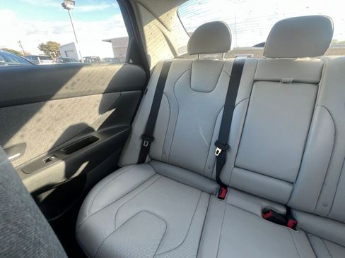 Used 2025 Hyundai Elantra Limited image 40