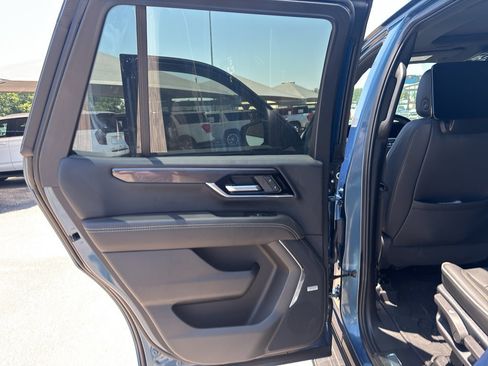 Used 2026 GMC Yukon Elevation w/ Elevation Premium Package AWD/4WD image 11