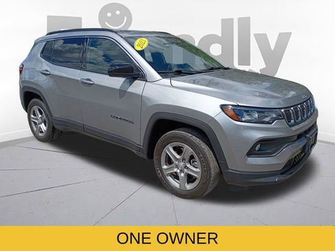 Used 2023 Jeep Compass Latitude w/ Convenience Group AWD/4WD image 3