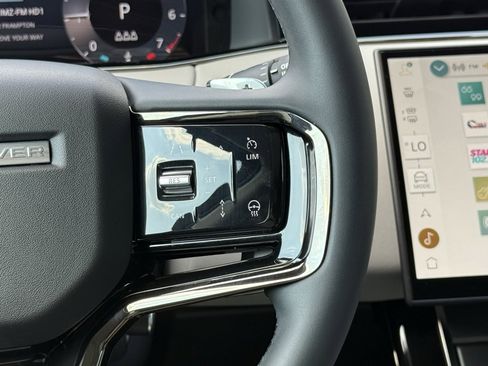 Certified 2025 Land Rover Range Rover Evoque Dynamic SE image 18