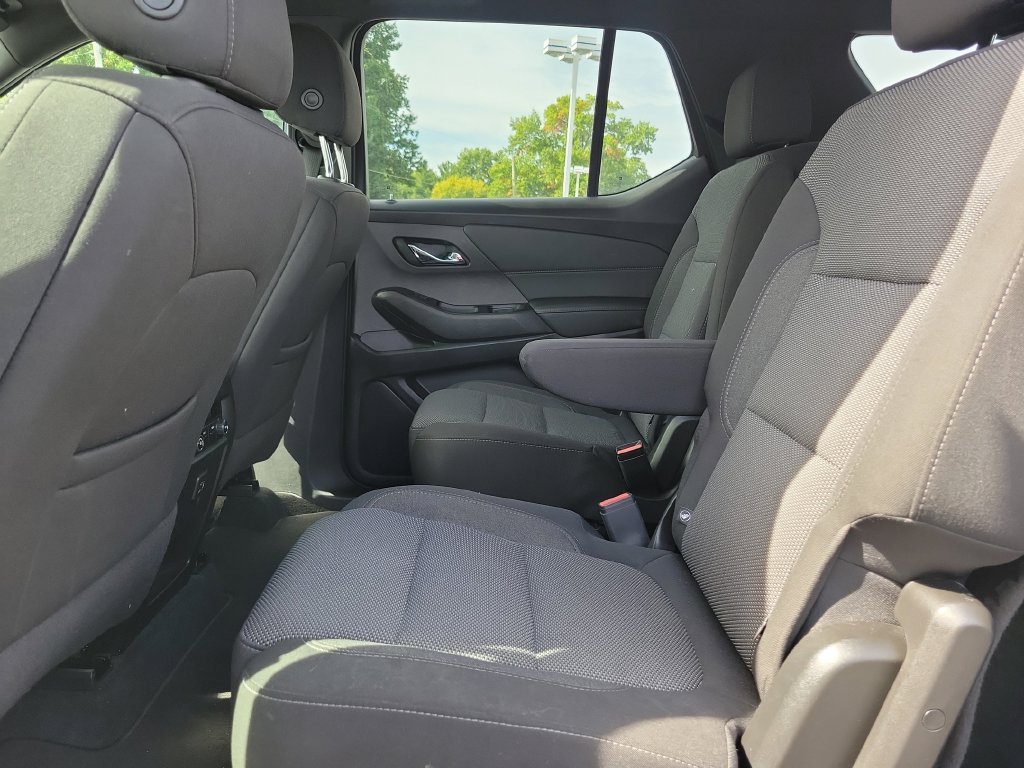 Used 2023 Chevrolet Traverse LT FWD image 18