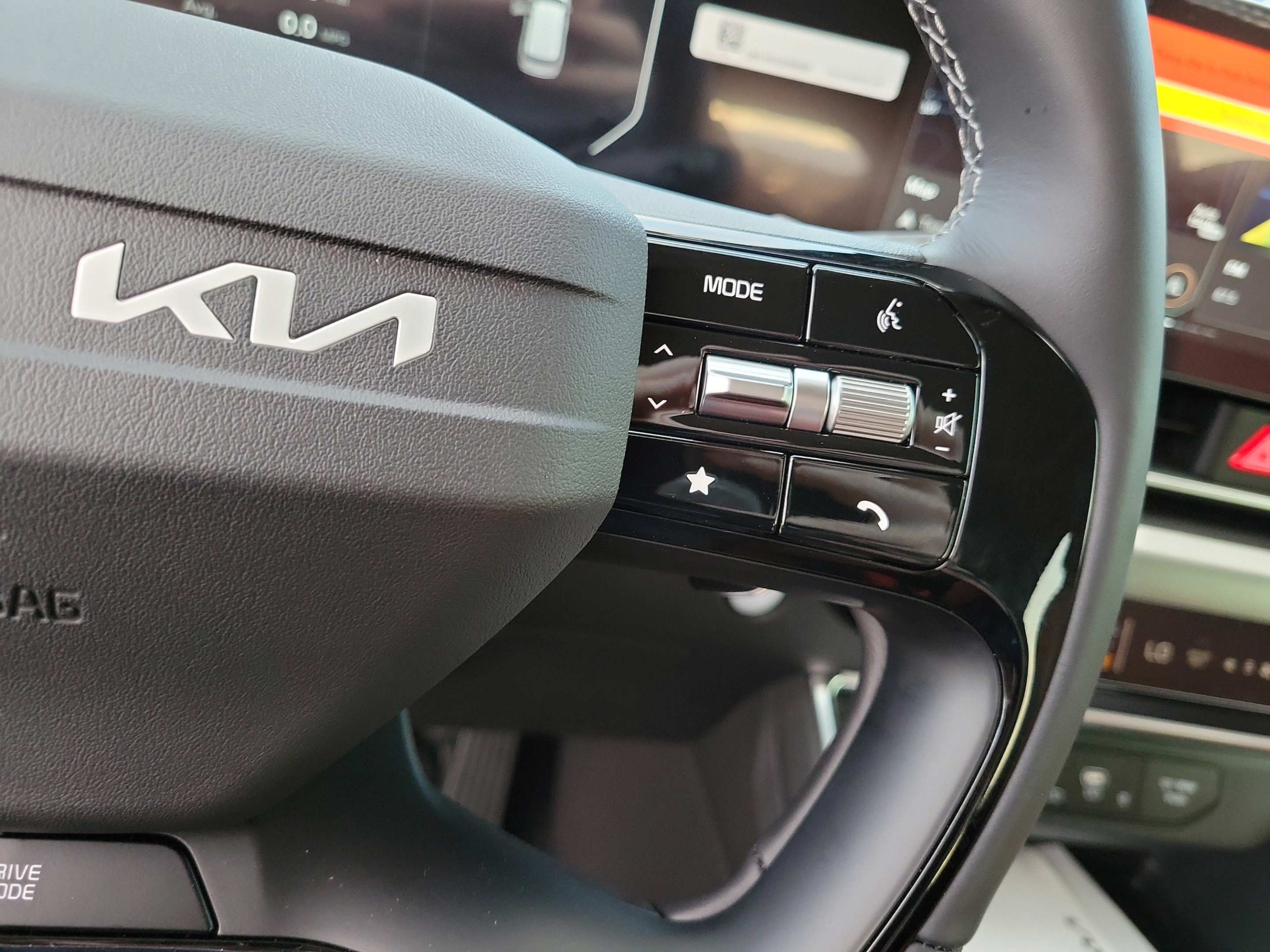 New 2027 Kia Carnival SX w/ Dark Edition Package FWD image 28