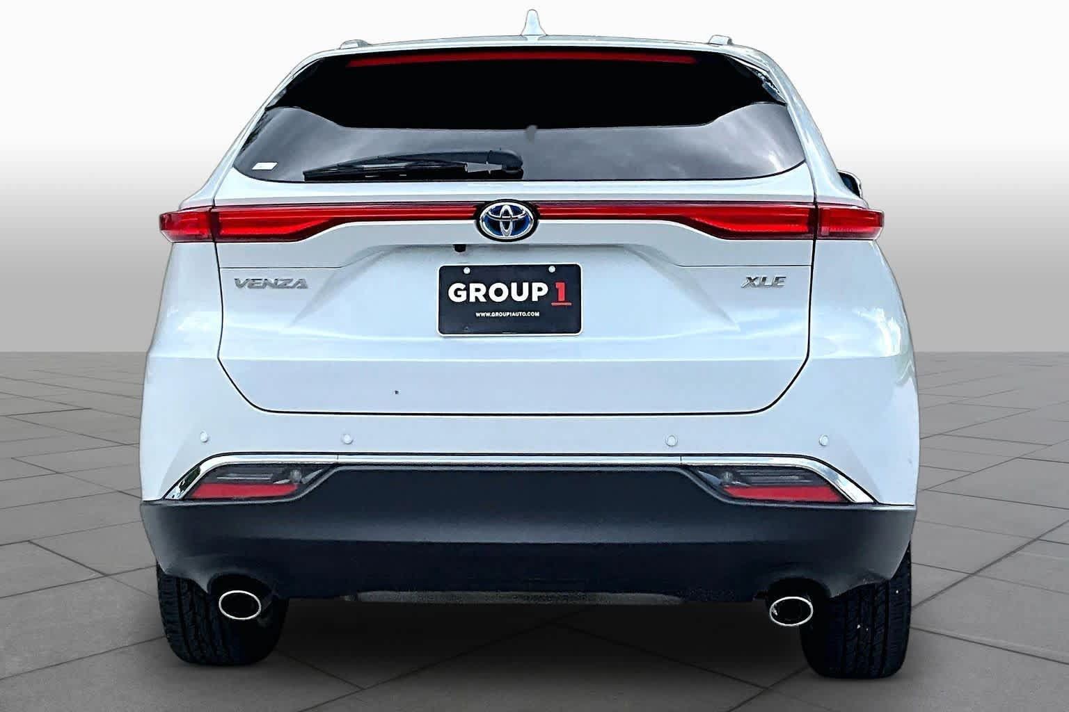 Used 2023 Toyota Venza XLE AWD/4WD image 5