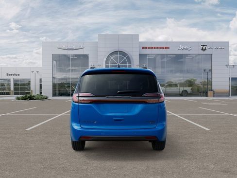 New 2026 Chrysler Pacifica Limited w/ S Appearance Package image 8