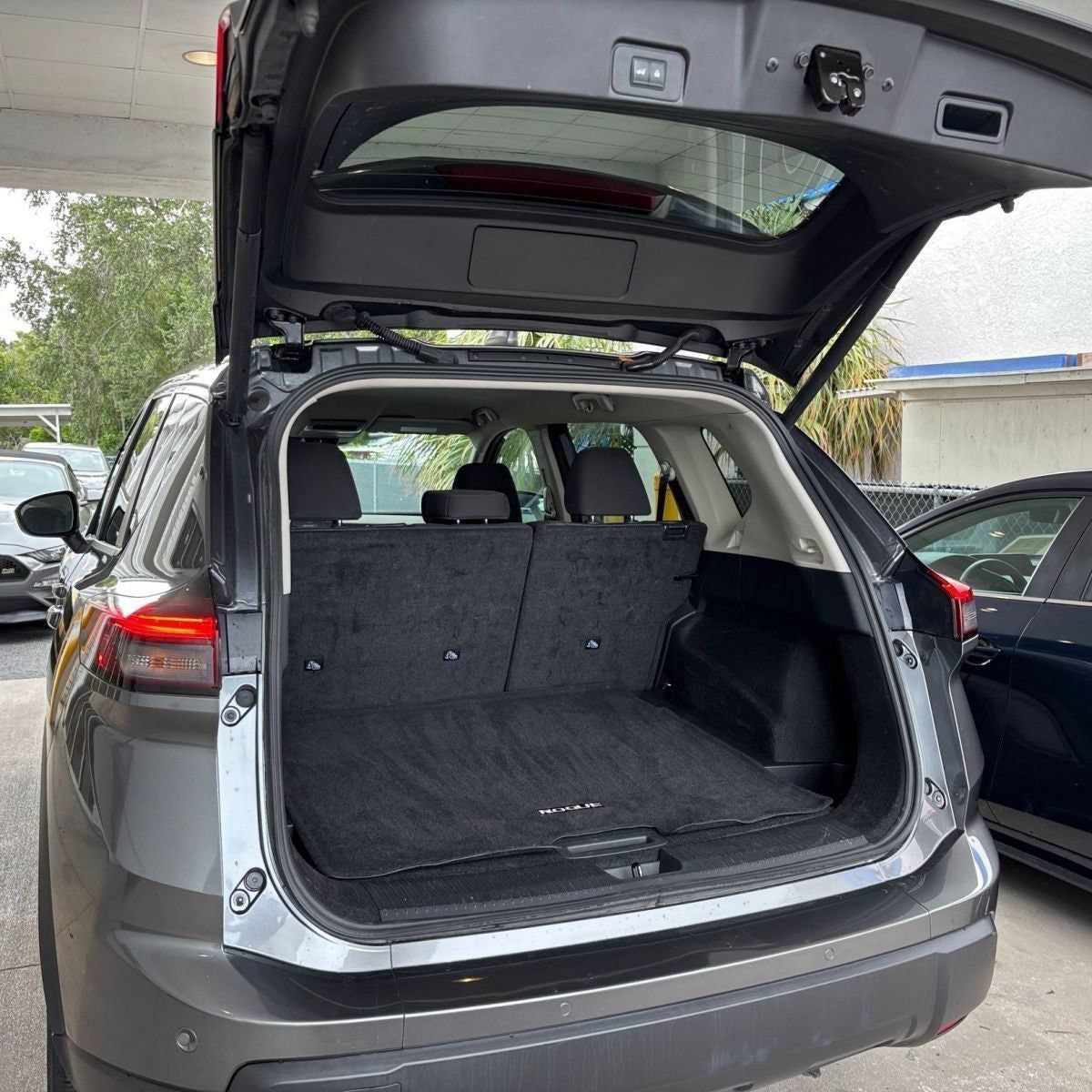 Used 2025 Nissan Rogue SV FWD image 36
