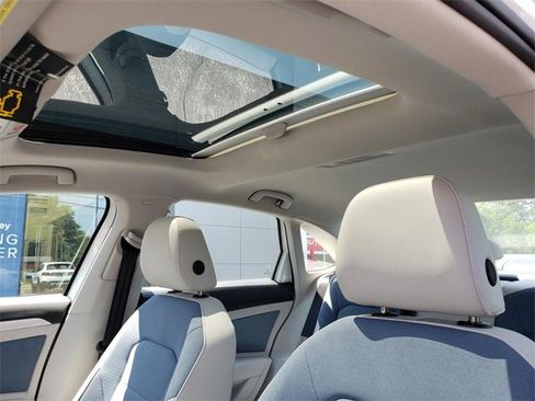 New 2025 Volkswagen Jetta SE image 7