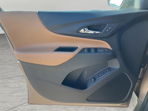 Used 2018 Chevrolet Equinox Premier image 24