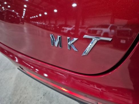 Used 2018 Lincoln MKT AWD image 33