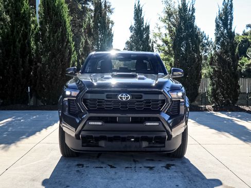 Used 2024 Toyota Tacoma TRD Sport image 3