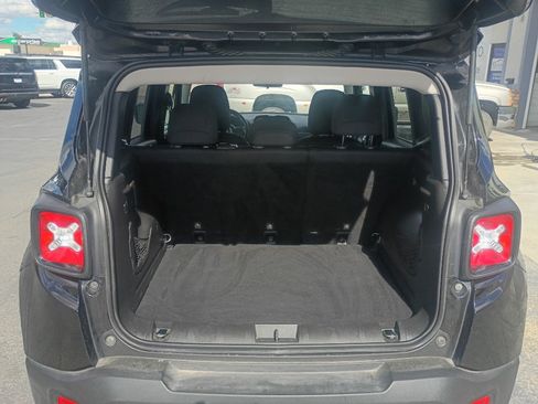 Used 2020 Jeep Renegade Altitude FWD image 18