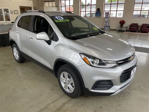 Used 2022 Chevrolet Trax LT w/ Driver Confidence Package AWD/4WD image 9