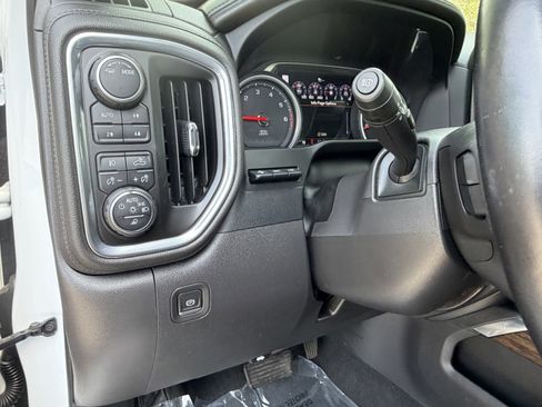 Used 2022 Chevrolet Silverado 1500 High Country w/ Technology Package image 14