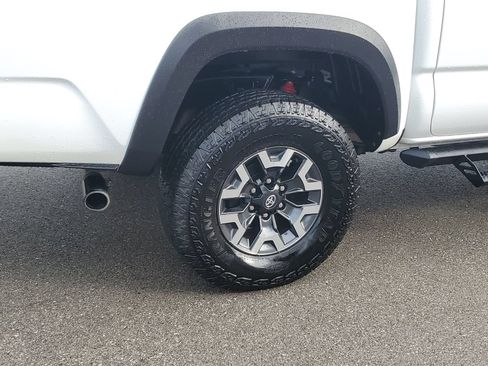 Certified 2023 Toyota Tacoma TRD Off-Road AWD/4WD image 5