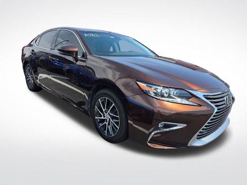 Used 2017 Lexus ES 350 w/ Luxury Package FWD image 3