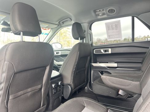 Used 2022 Ford Explorer XLT image 12