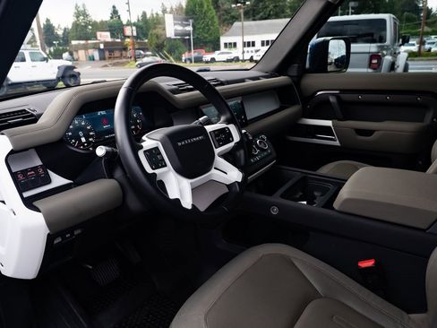 Used 2020 Land Rover Defender 110 SE image 21