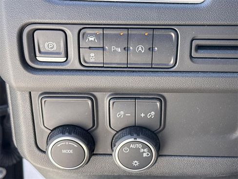 Used 2024 Chevrolet Suburban LT image 16