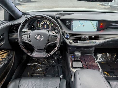 Used 2020 Lexus LS 500h AWD w/ Luxury Package image 18