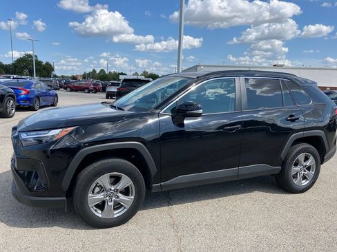 Used 2025 Toyota RAV4 XLE AWD/4WD image 1