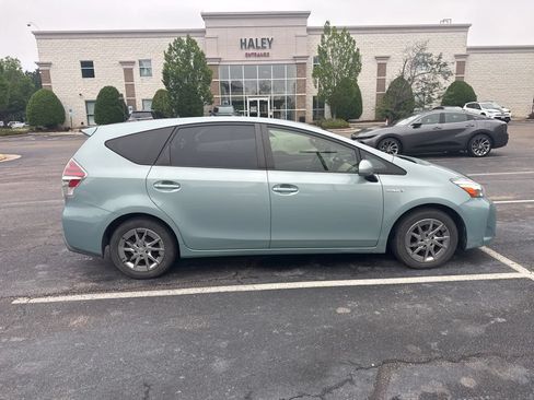 Used 2015 Toyota Prius V Four FWD image 2