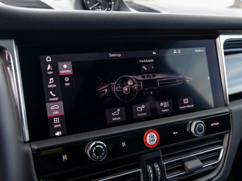 Certified 2025 Porsche Macan image 35