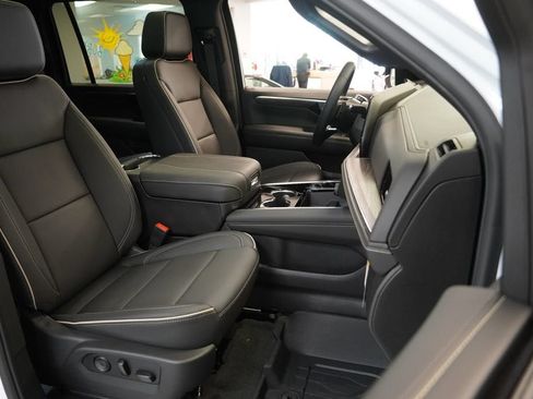 New 2026 Chevrolet Suburban Premier w/ Sun And Tow Package AWD/4WD image 40