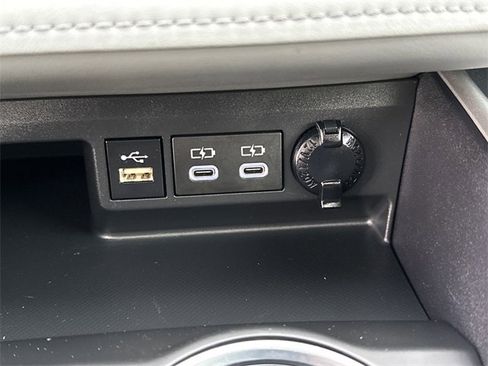 Used 2024 Toyota Highlander XLE image 33