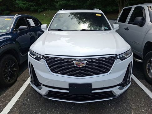 Used 2023 Cadillac XT6 Premium Luxury AWD/4WD image 2