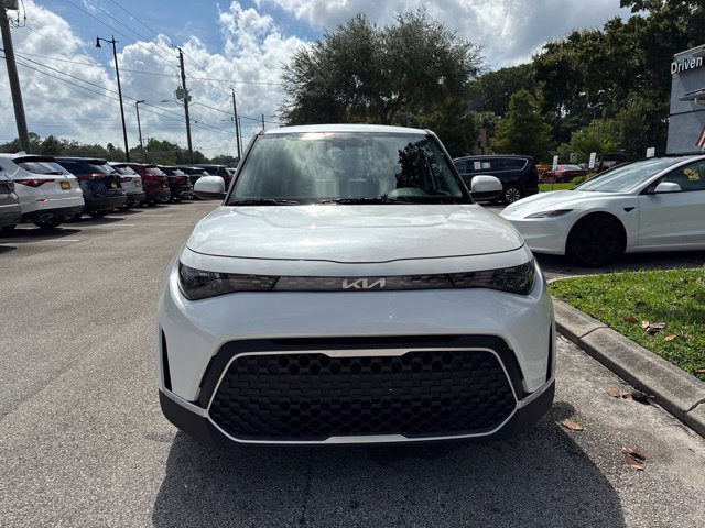 Used 2025 Kia Soul LX w/ LX Technology Package FWD image 3
