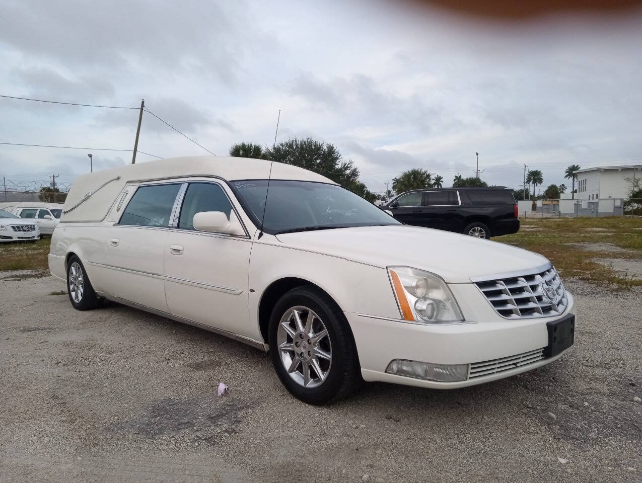 Used 2011 Cadillac DTS Limousine FWD image 3