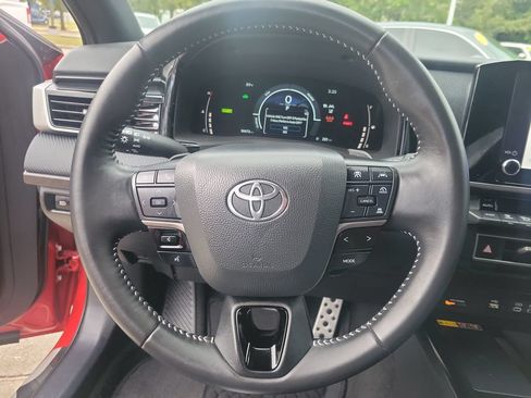 Used 2025 Toyota Camry SE w/ Convenience Package FWD image 17