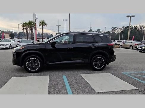 Used 2024 Nissan Rogue SV w/ SV Premium Package image 24