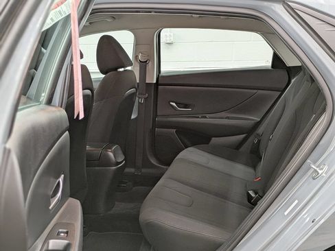 Used 2023 Hyundai Elantra SEL FWD image 12