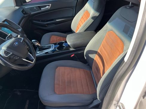 Used 2018 Ford Edge SEL w/ Equipment Group 201A FWD image 3