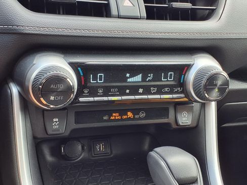Used 2024 Toyota RAV4 XLE FWD image 19