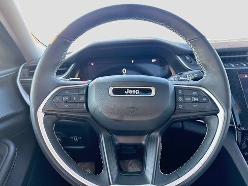 Used 2023 Jeep Grand Cherokee L Laredo w/ Luxury Tech Group I AWD/4WD image 15