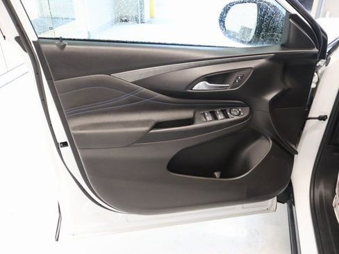 Used 2025 Buick Envista Sport Touring FWD image 19