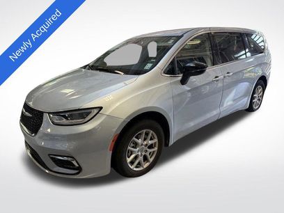 Used 2024 Chrysler Pacifica Touring-L