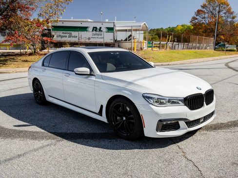 Used 2018 BMW 750i image 8