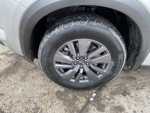 Used 2024 Nissan Pathfinder SV image 12