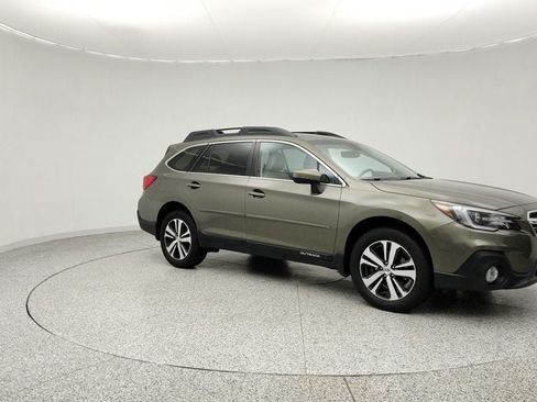 Used 2018 Subaru Outback 2.5i Limited AWD/4WD image 3