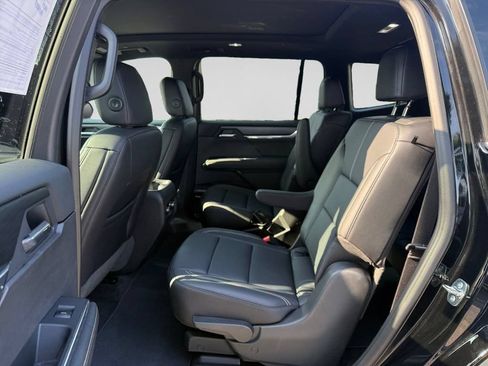 Used 2026 GMC Acadia Elevation w/ Elevation Premium Package FWD image 14