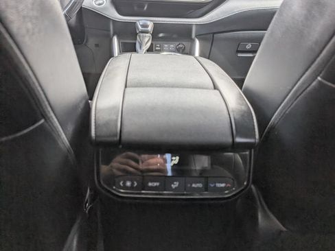 Used 2022 Toyota Highlander XLE AWD/4WD image 23