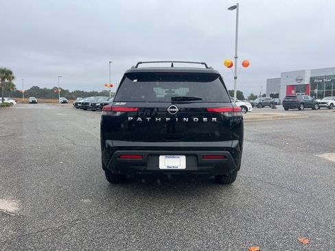 New 2025 Nissan Pathfinder SV image 24