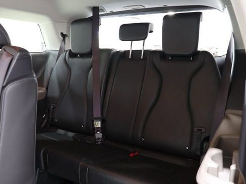 Used 2025 Kia Carnival FWD image 33